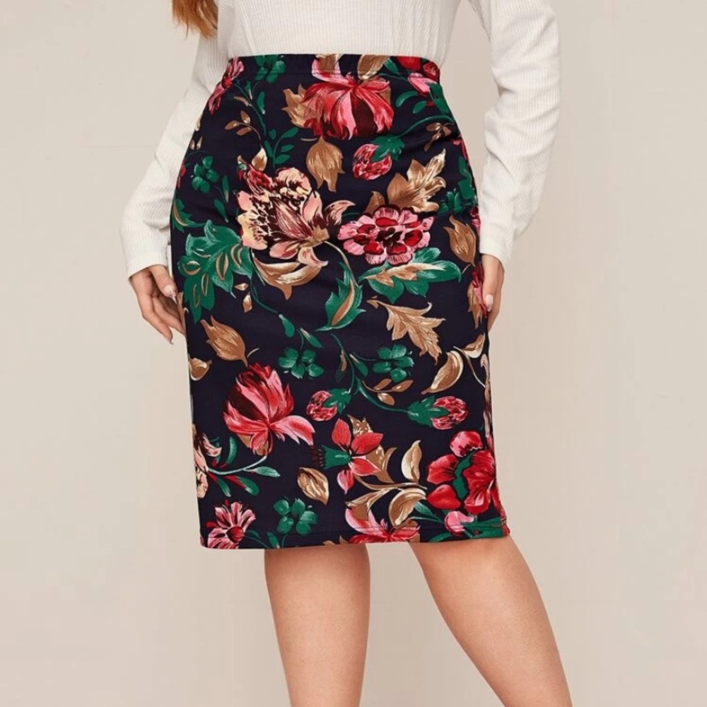 NWOT SHEIN Floral Printed Pencil Knee Length Skirt Size 2X.